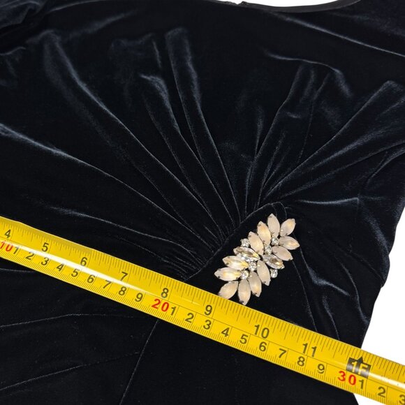 Vintage 90s Gothic Black Velvet Midi Dress Sz 6 Ruching Brooch Event Formal - Picture 11 of 13